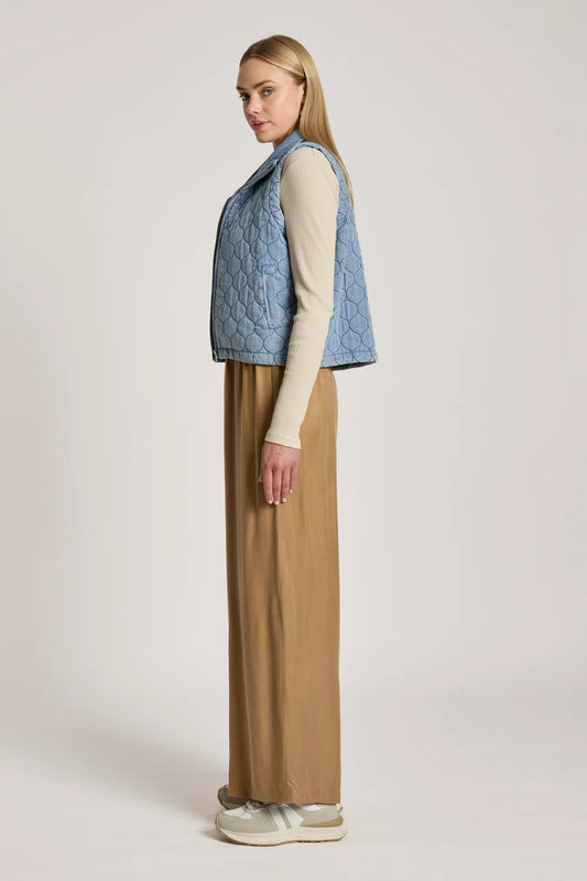 EB & IVE - SANSI QUILTED CROP VEST - DENIM
