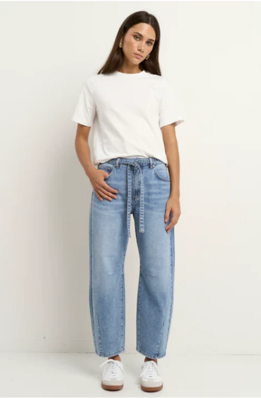 STORIES TO BE TOLD CAMPUS BARREL JEANS - LIGHT BLUE