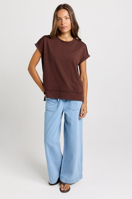 BETTY BASICS SHIRLEY S/S TEE - CHOCOLATE BROWN