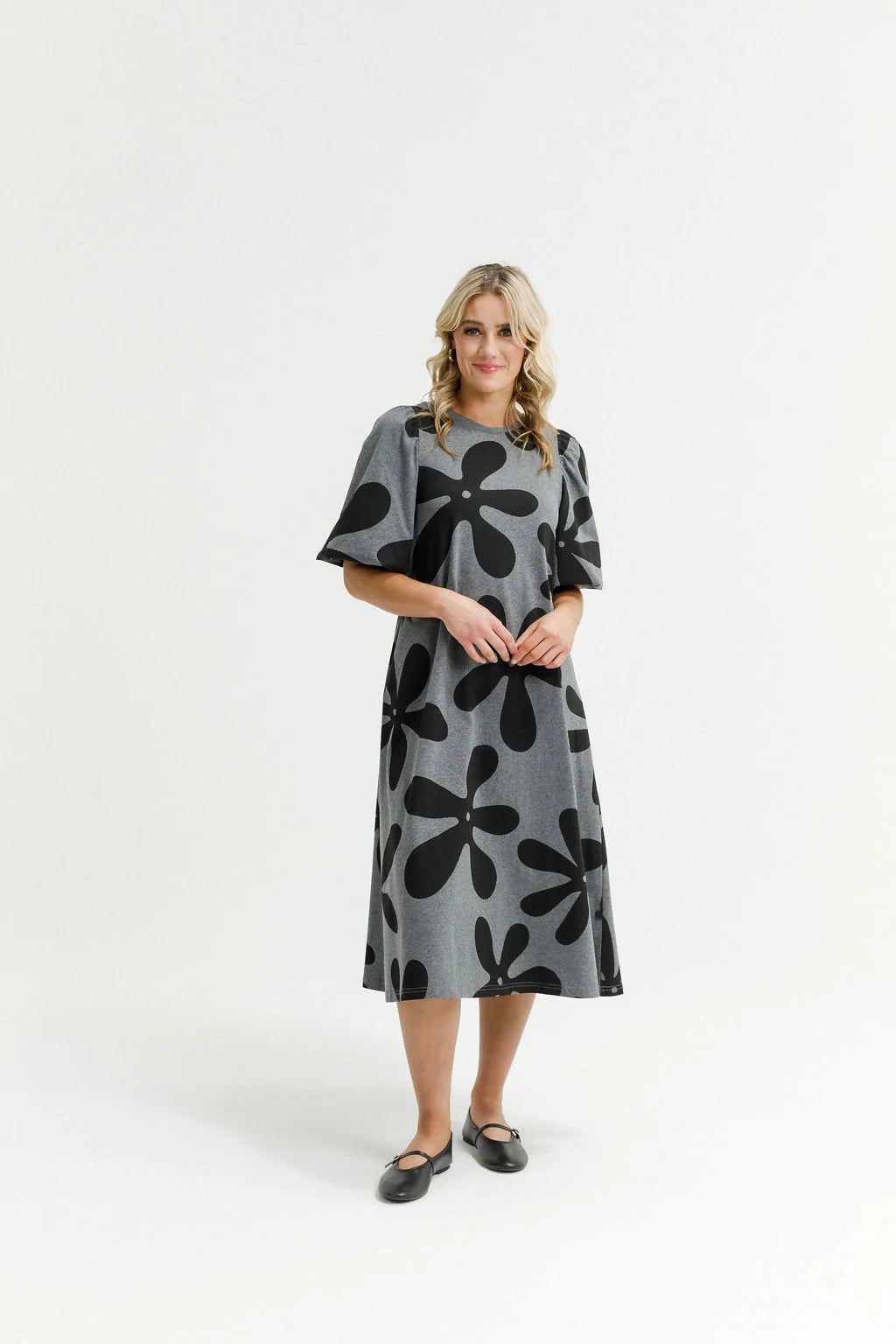 HOME-LEE IVY MIDI DRESS - GRAPHITE DAISIES
