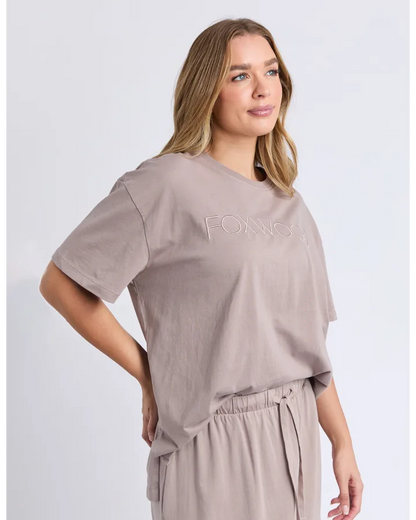 FOXWOOD SIMPLIFIED TEE - BROWN