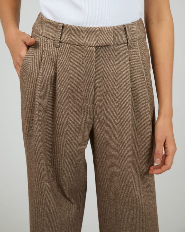 SILENT THEORY OPAL TEXTURED PANT - BROWN