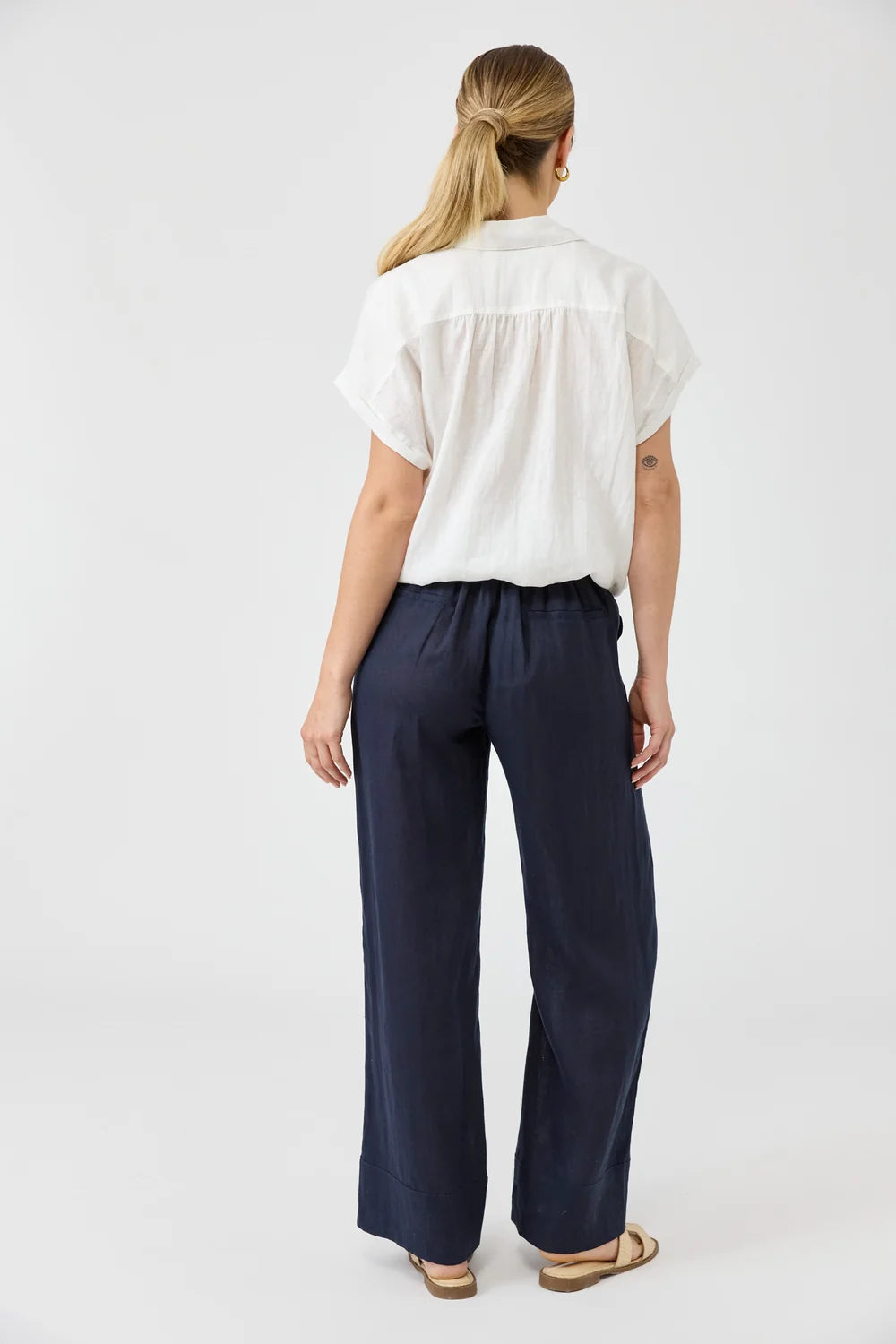 EB & IVE STUDIO TIE SHIRT - SALT