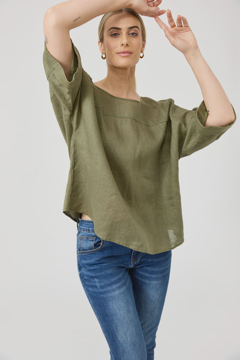 EB & IVE STUDIO RELAXED TOP - KHAKI
