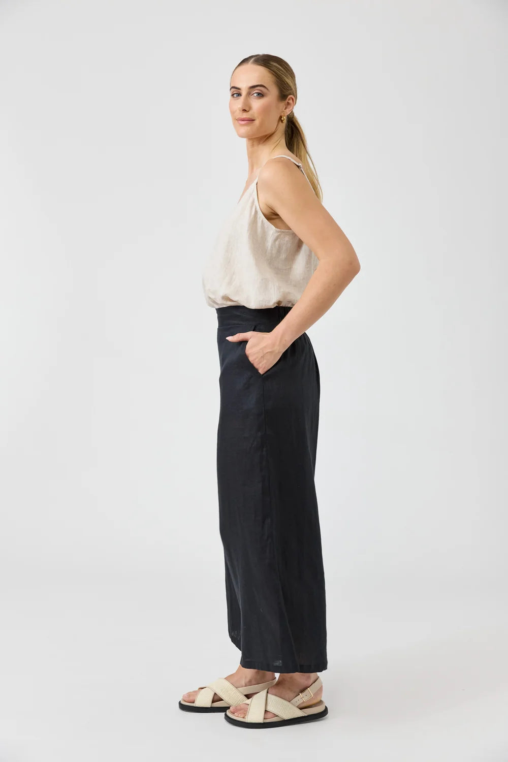 EB & IVE STUDIO CROP PANT - EBONY