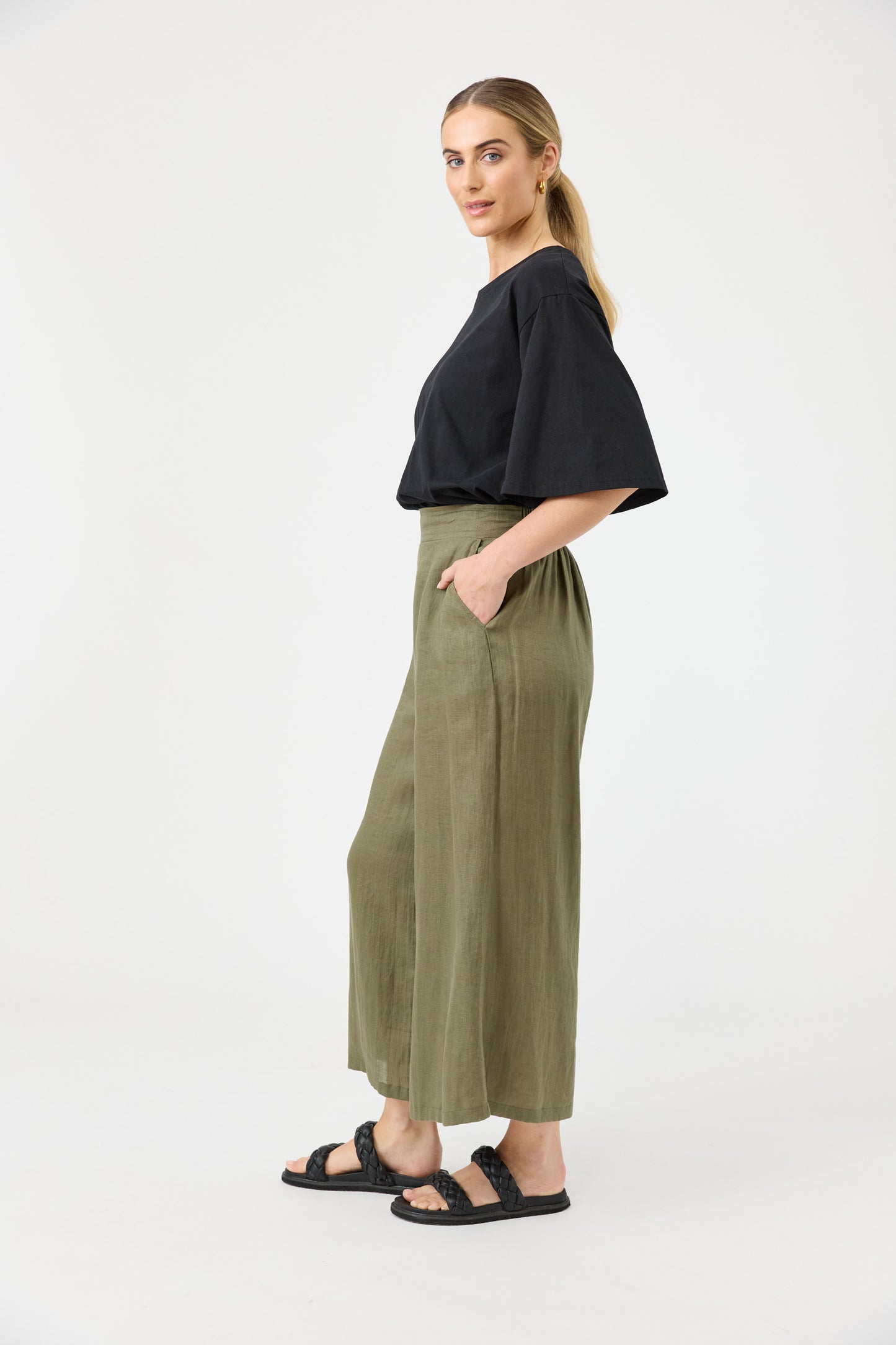 EB & IVE STUDIO CROP PANT - KHAKI