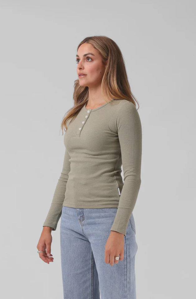 RPM RIBBED L/S HENLEY - LIGHT KHAKI - 24PW06B