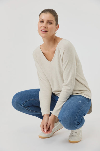 EB & IVE STUDIO V KNIT - TUSK
