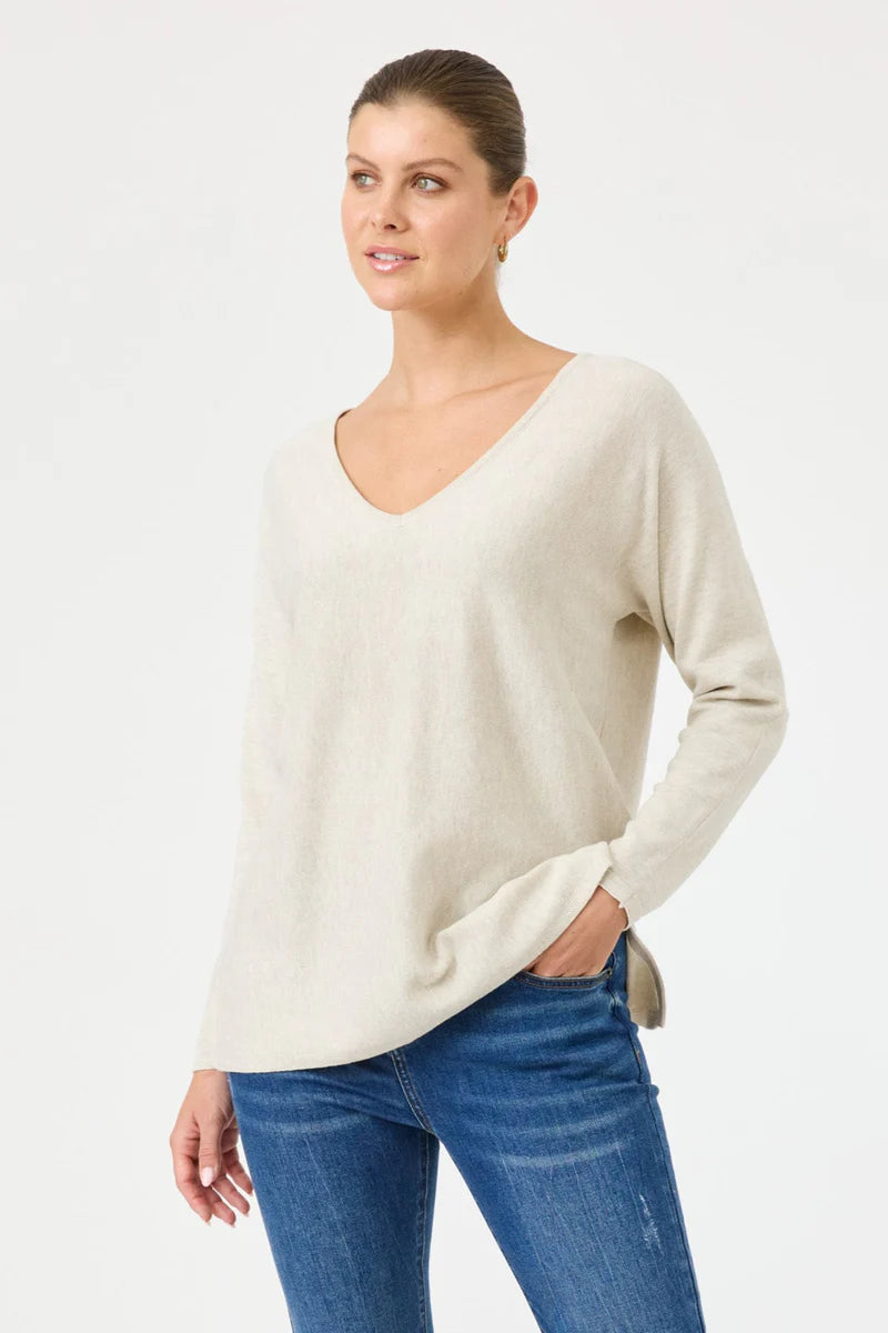 EB & IVE STUDIO V KNIT - TUSK