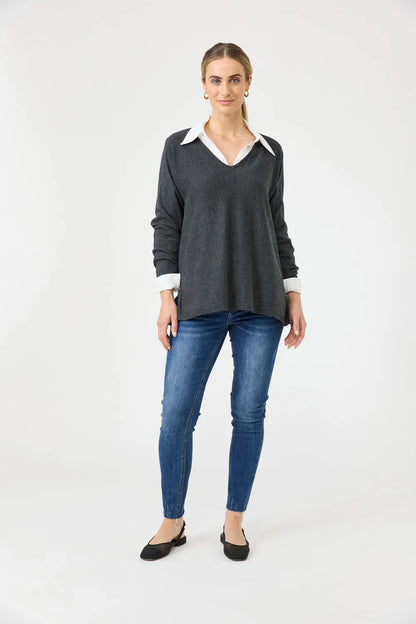 EB & IVE STUDIO V KNIT - CHARCOAL