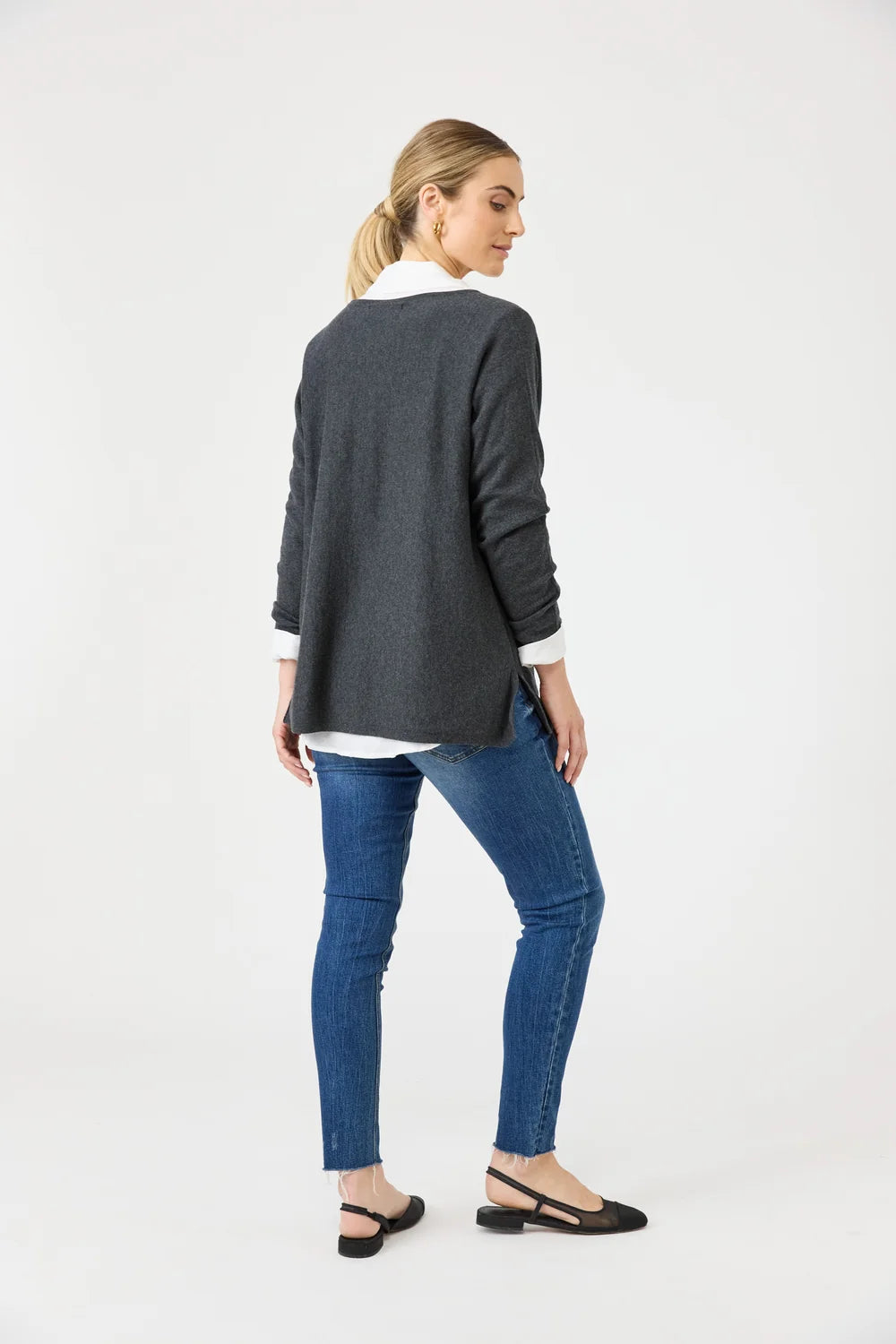 EB & IVE STUDIO V KNIT - CHARCOAL