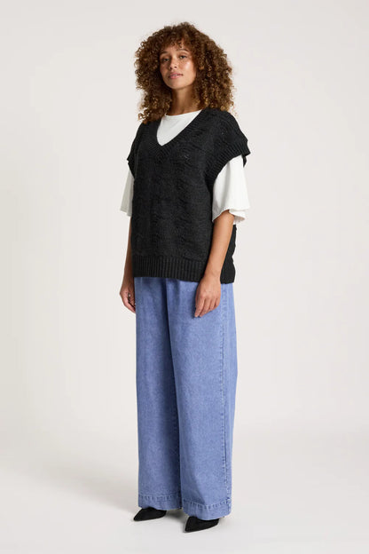 EB & IVE - ORIN KNIT VEST - BLACK