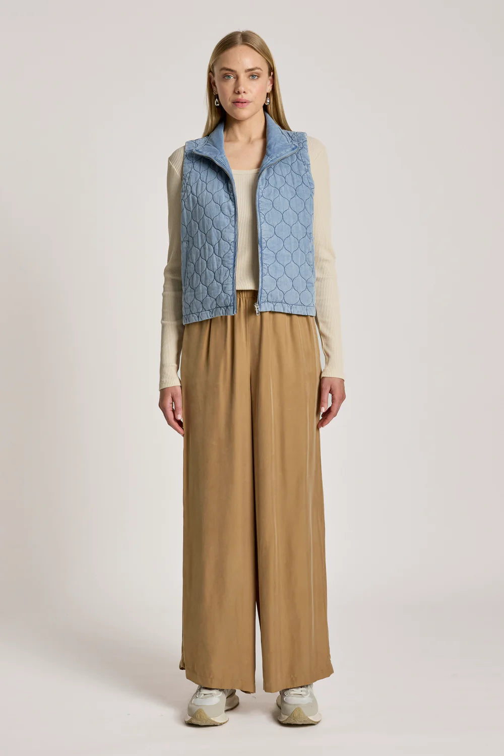 EB & IVE - SANSI QUILTED CROP VEST - DENIM