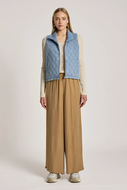EB & IVE - SANSI QUILTED CROP VEST - DENIM