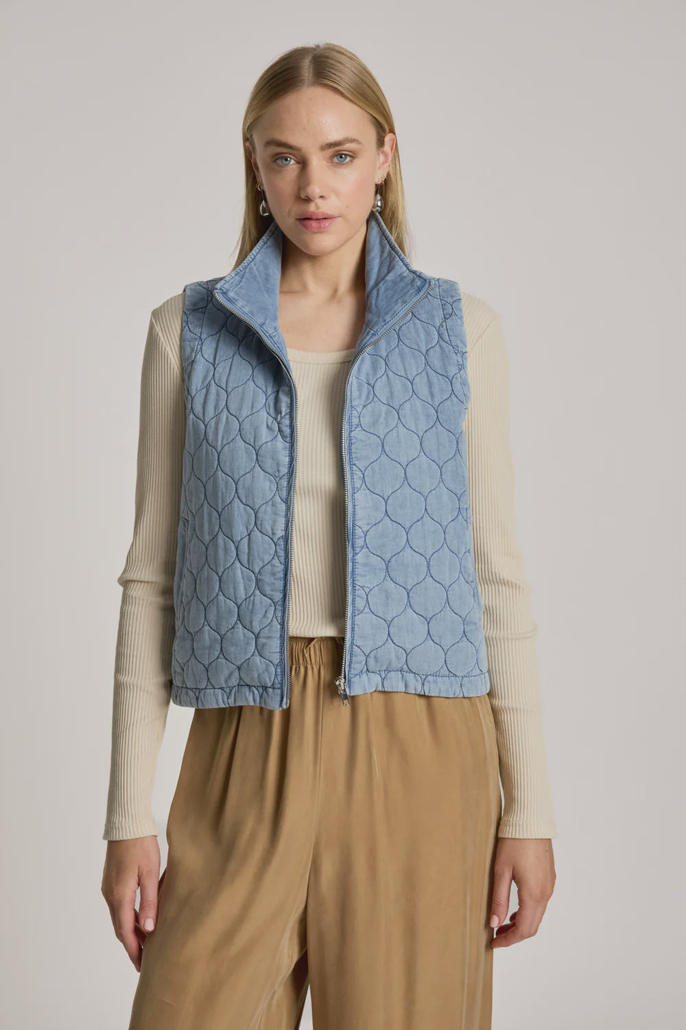 EB & IVE - SANSI QUILTED CROP VEST - DENIM