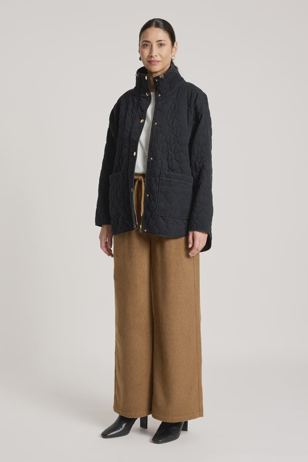 EB & IVE - SANSI QUILTED JACKET- BLACK