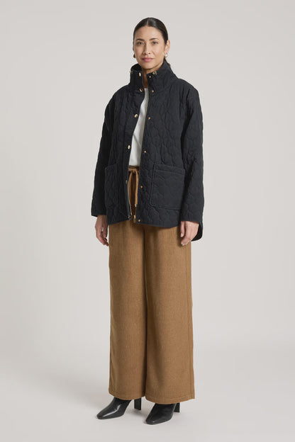 EB & IVE - SANSI QUILTED JACKET- BLACK