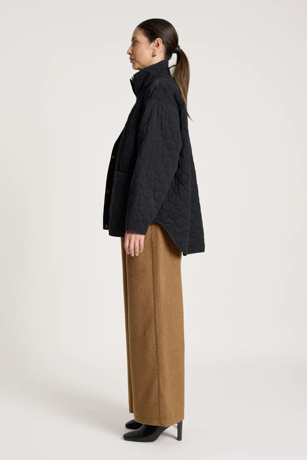 EB & IVE - SANSI QUILTED JACKET- BLACK