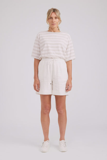 EB & IVE STUDIO BERMUDA SHORT - WHITE