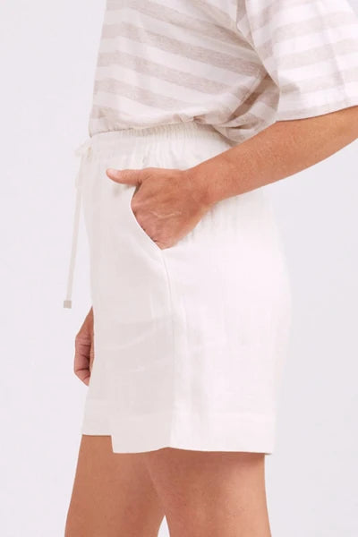 EB & IVE STUDIO BERMUDA SHORT - WHITE