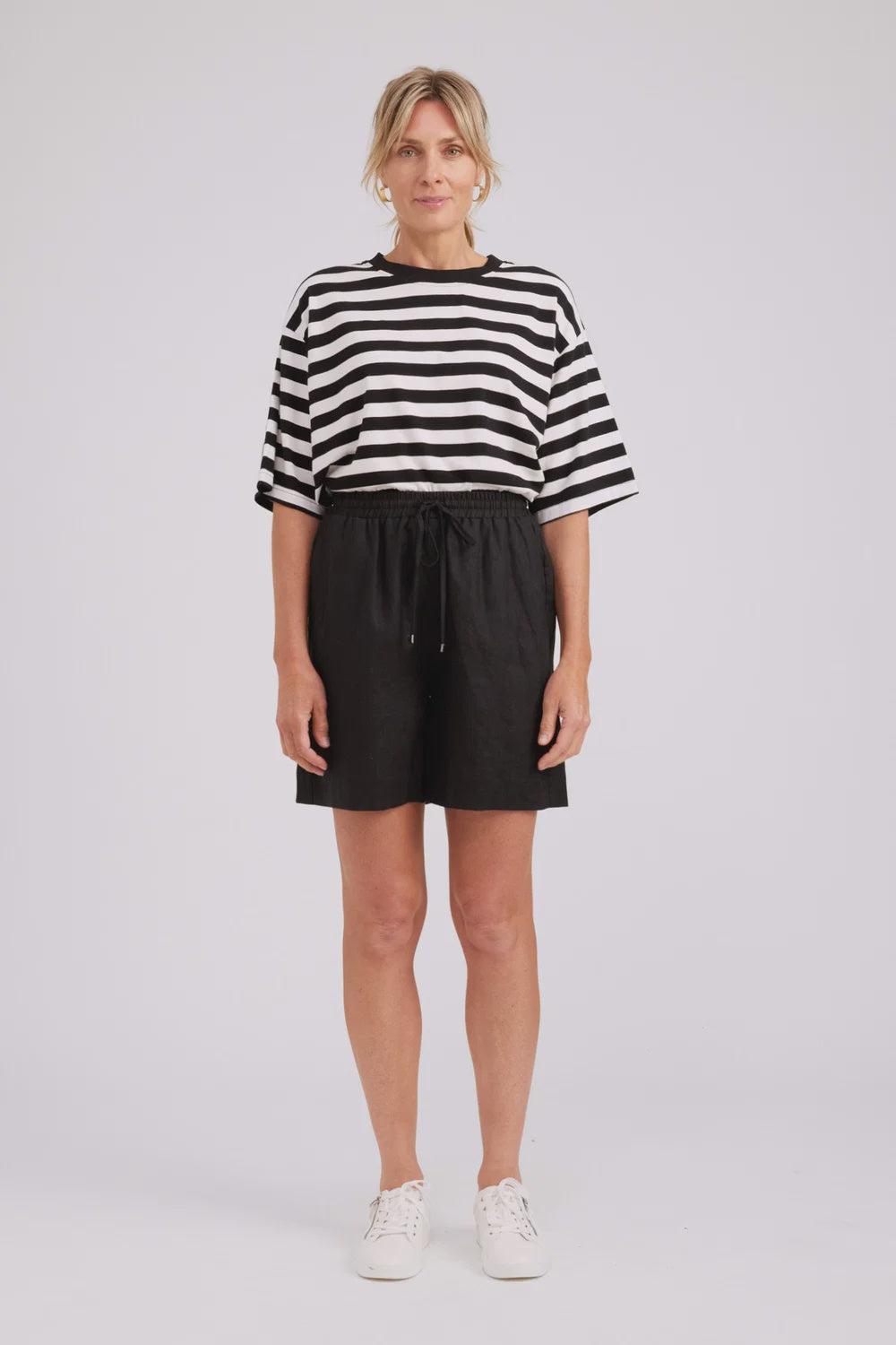 EB & IVE STUDIO BERMUDA SHORT - BLACK