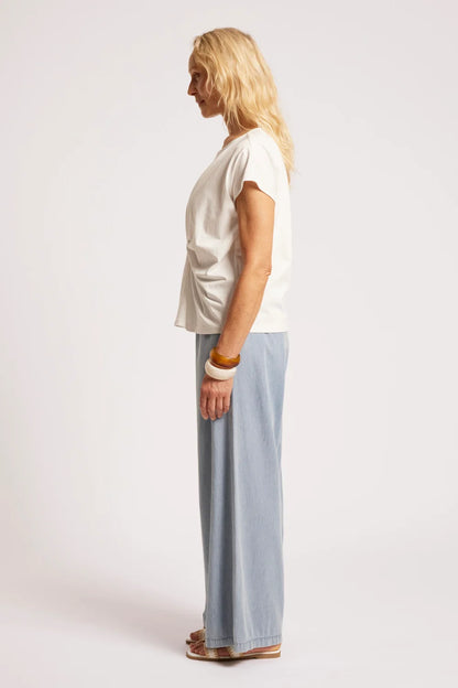 EB & IVE CASA TWIST T-SHIRT - WHITE