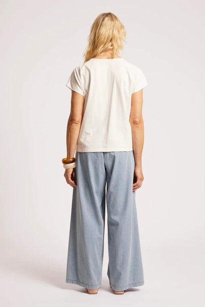 EB & IVE CASA TWIST T-SHIRT - WHITE