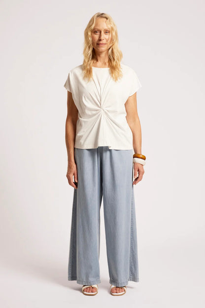 EB & IVE CASA TWIST T-SHIRT - WHITE