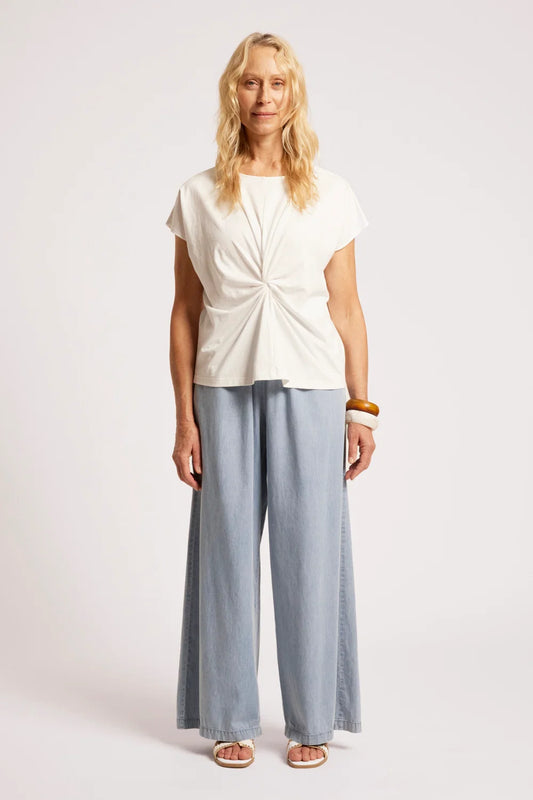 EB & IVE CASA TWIST T-SHIRT - WHITE