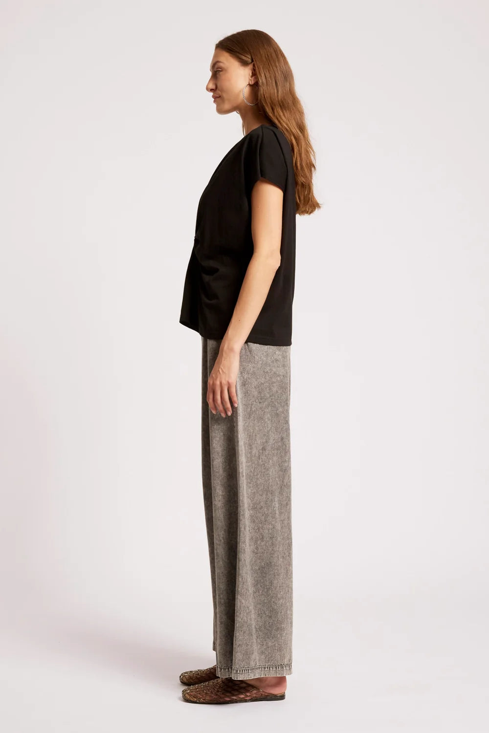 EB & IVE CASA TWIST T-SHIRT - BLACK