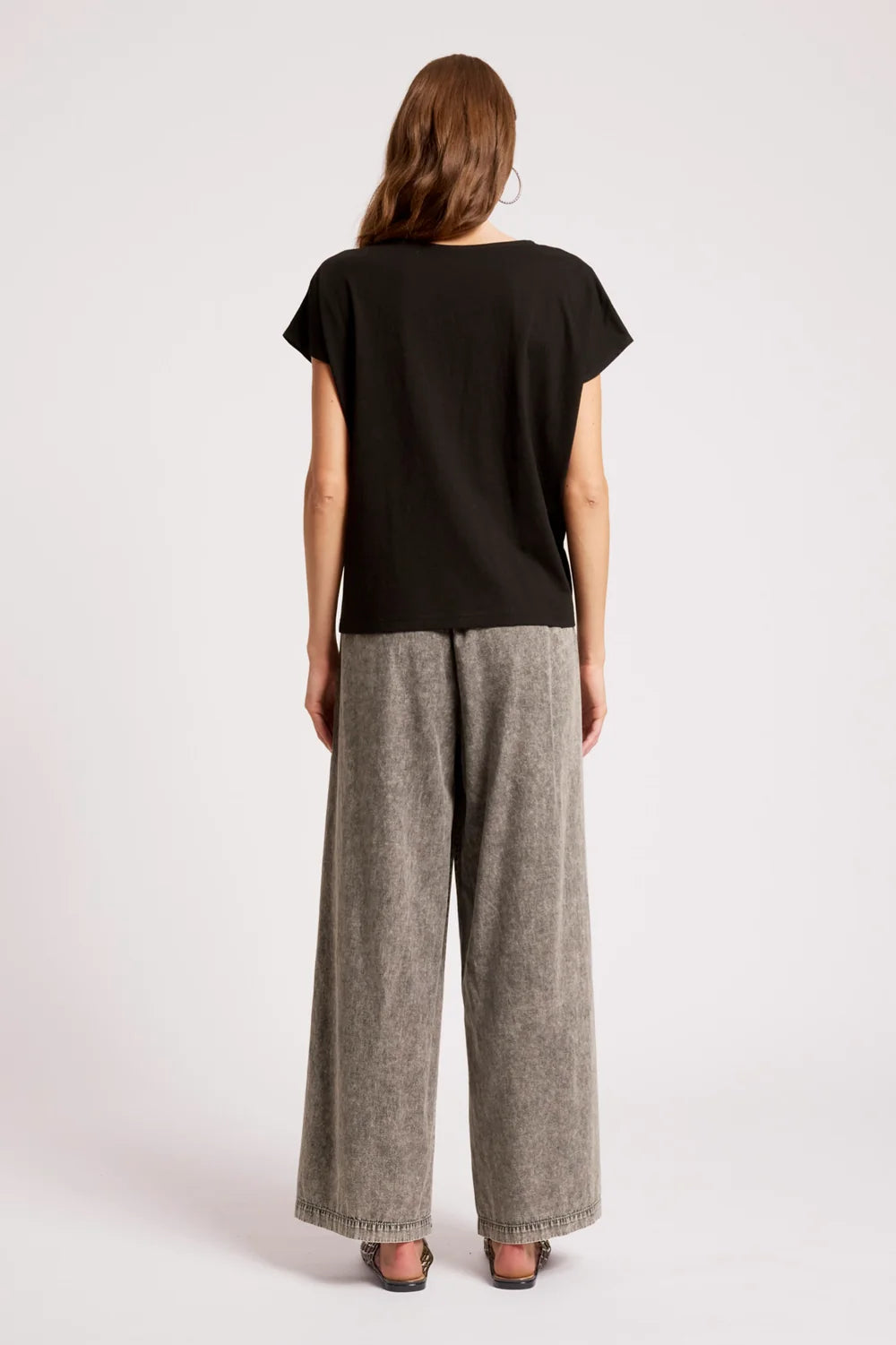 EB & IVE CASA TWIST T-SHIRT - BLACK