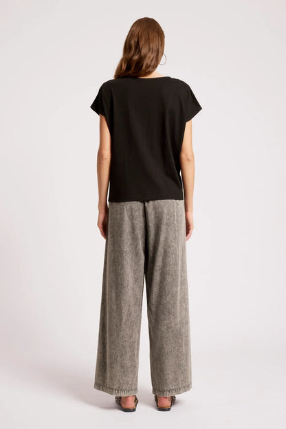 EB & IVE CASA TWIST T-SHIRT - BLACK