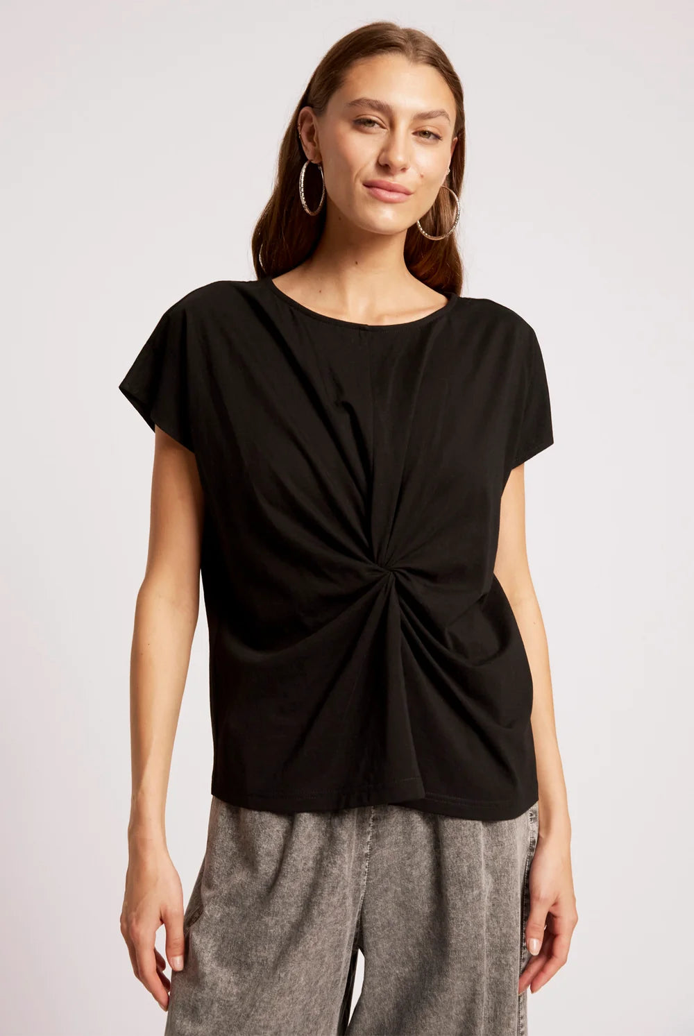EB & IVE CASA TWIST T-SHIRT - BLACK