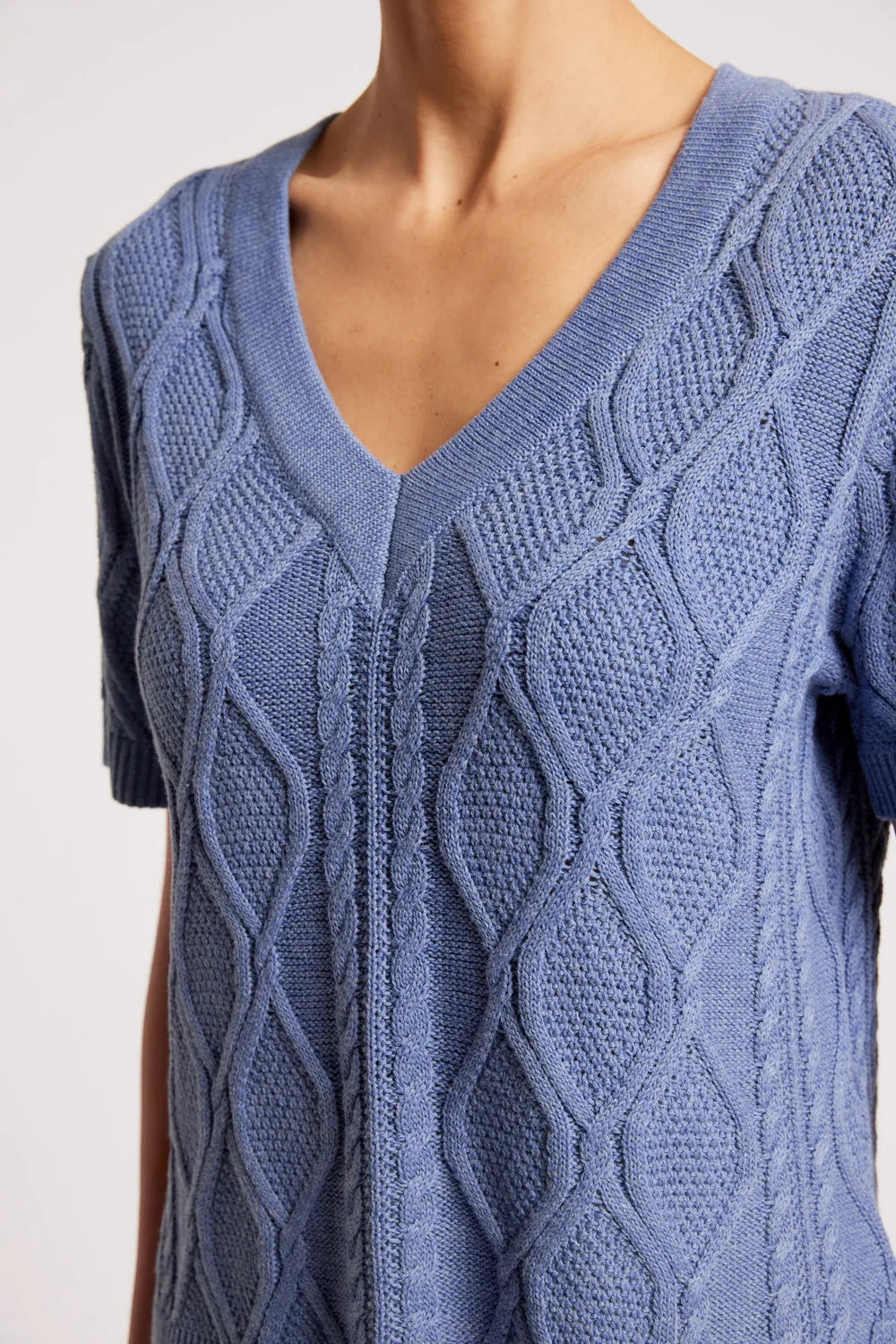 EB & IVE CASA CABLE V KNIT - MARINE