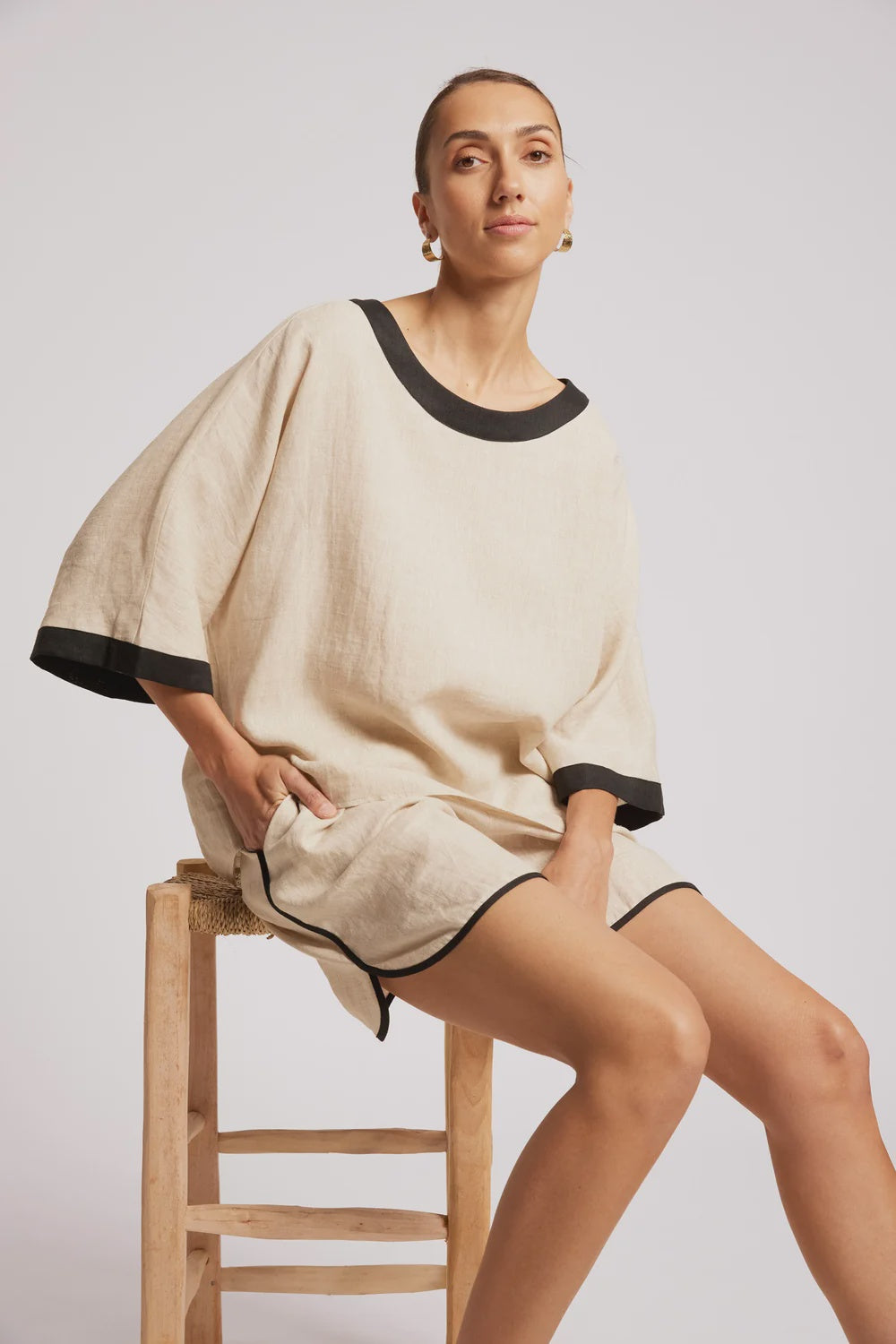 EB & IVE MARIS RELAXED SPLICE TOP - TUSK/BLACK