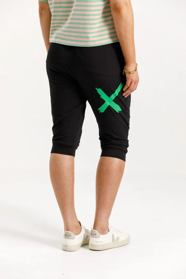 HOME-LEE 3/4 APARTMENT PANTS - BLACK WITH KELLY GREEN X