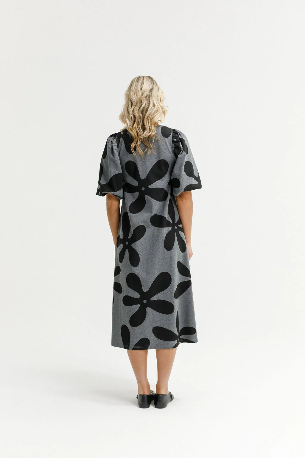 HOME-LEE IVY MIDI DRESS - GRAPHITE DAISIES