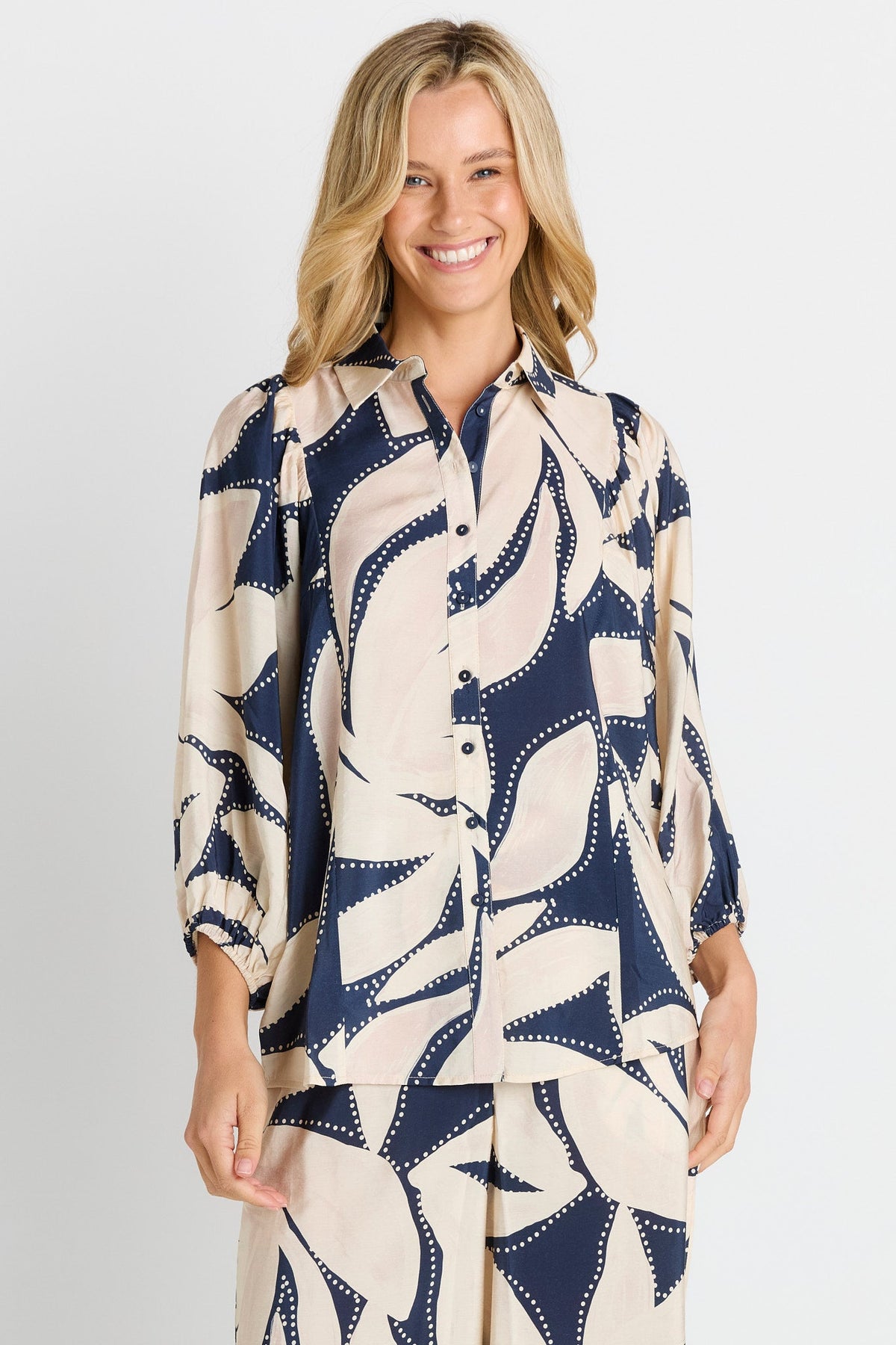 BETTY BASICS NOVA SHIRT - NAVY FLORAL PRINT