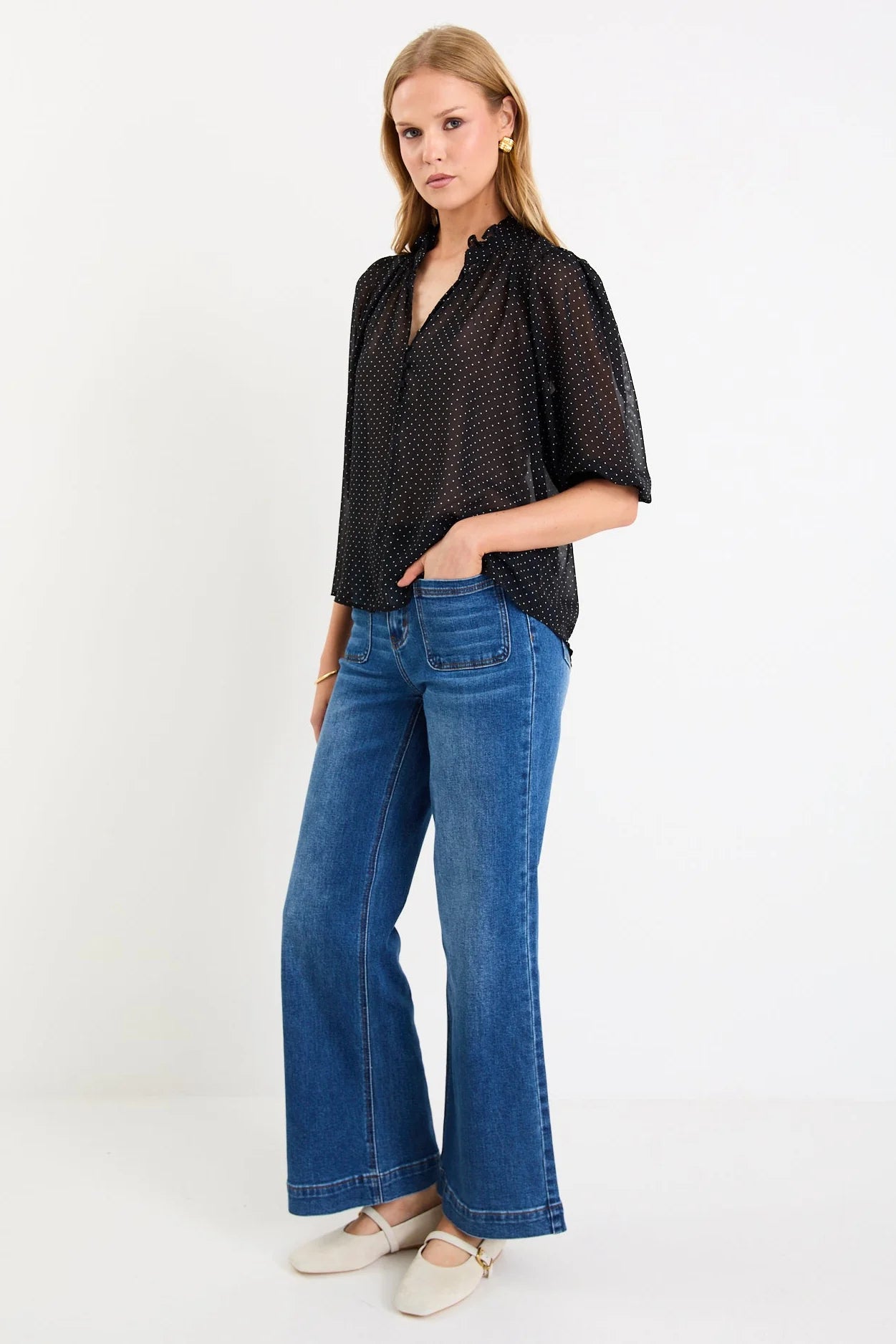 IVY & JACK CLOSURE SS TOP - BLACK MINI POLKA DOT