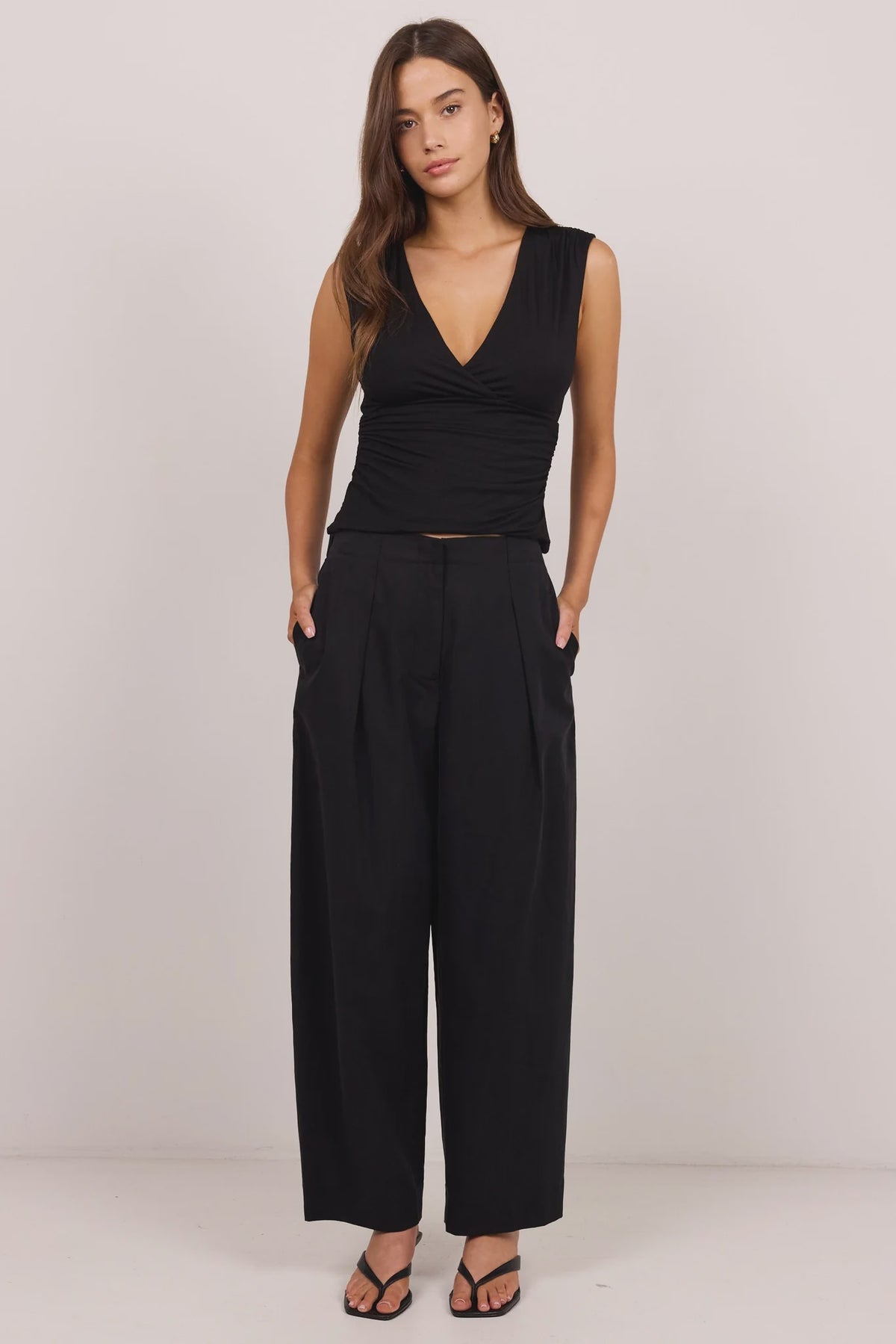 STORIES BE TOLD MANIFESTO BARREL LEG JEANS - BLACK