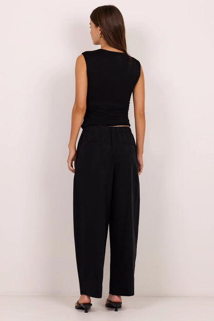 STORIES BE TOLD MANIFESTO BARREL LEG JEANS - BLACK