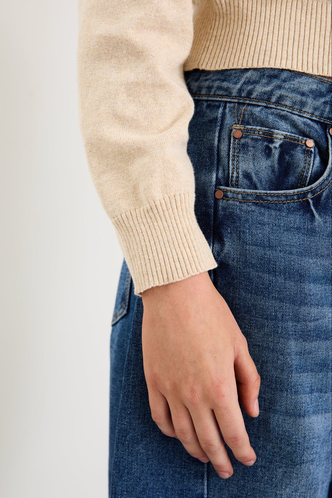 IVY & JACK DELIGHT CREW CARDIGAN - CHAMPAGNE