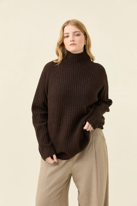 ISLE OF MINE - MIRU JUMPER - CHOCOLATE