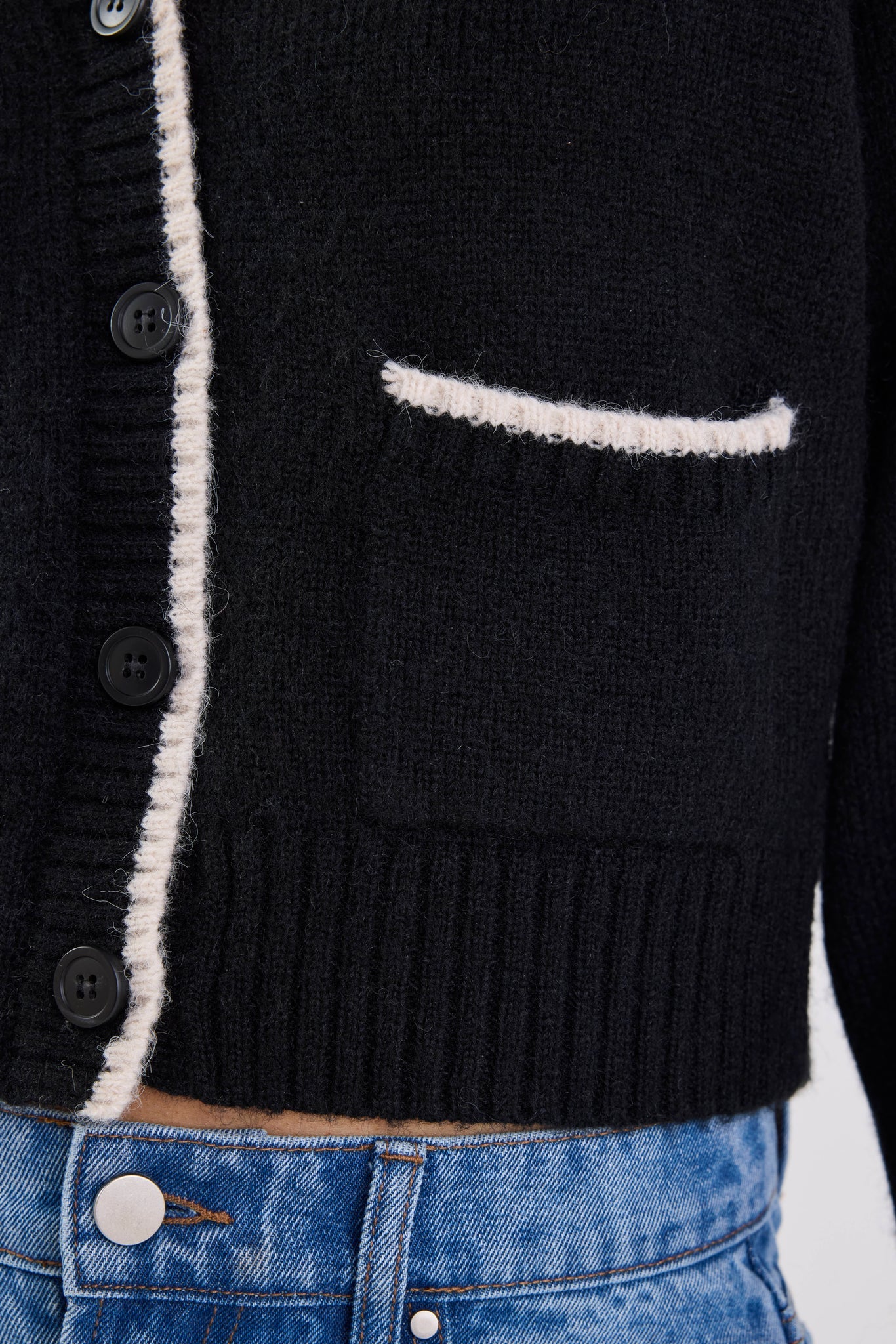 IVY & JACK RAPPORT V NECK CARDIGAN - BLACK