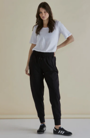 BETTY BASICS CARA TRAVEL JOGGER - BLACK - BB7037-BLA