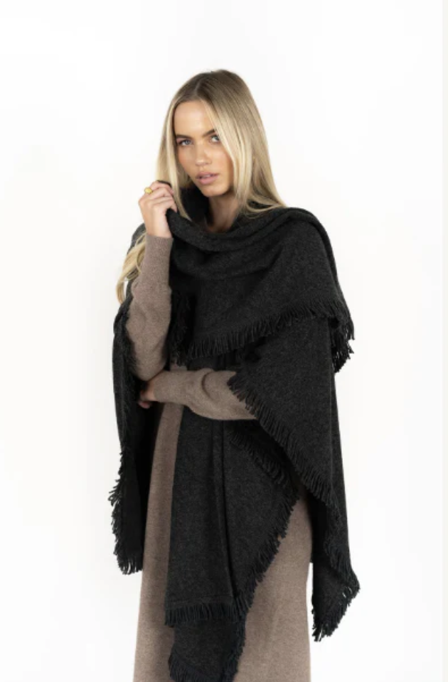 HUMIDITY LIFESTYLE FRINGE WRAP - DARK CHARCOAL - HW25612