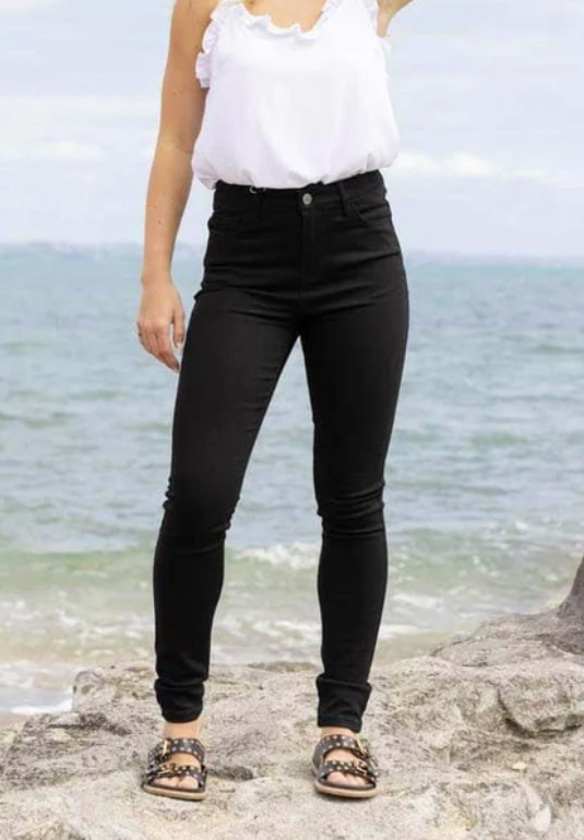 HONEY DENIM CORMAC HIGHWAISTED JEAN - SOLID DARK BLACK - J15D