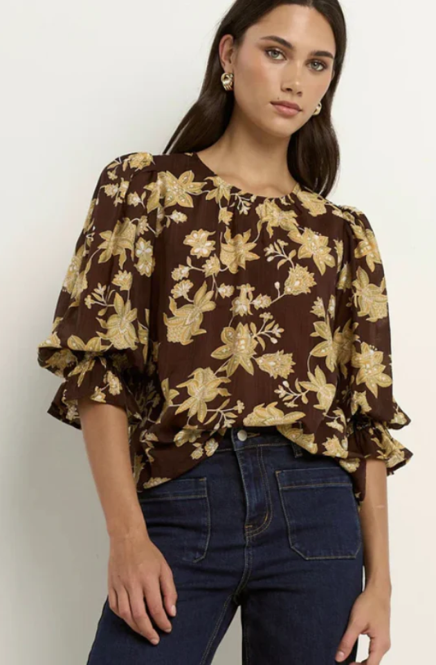 IVY & JACK CANDID FLORAL S/S TOP - CHOCOLATE KHAKI FLORAL