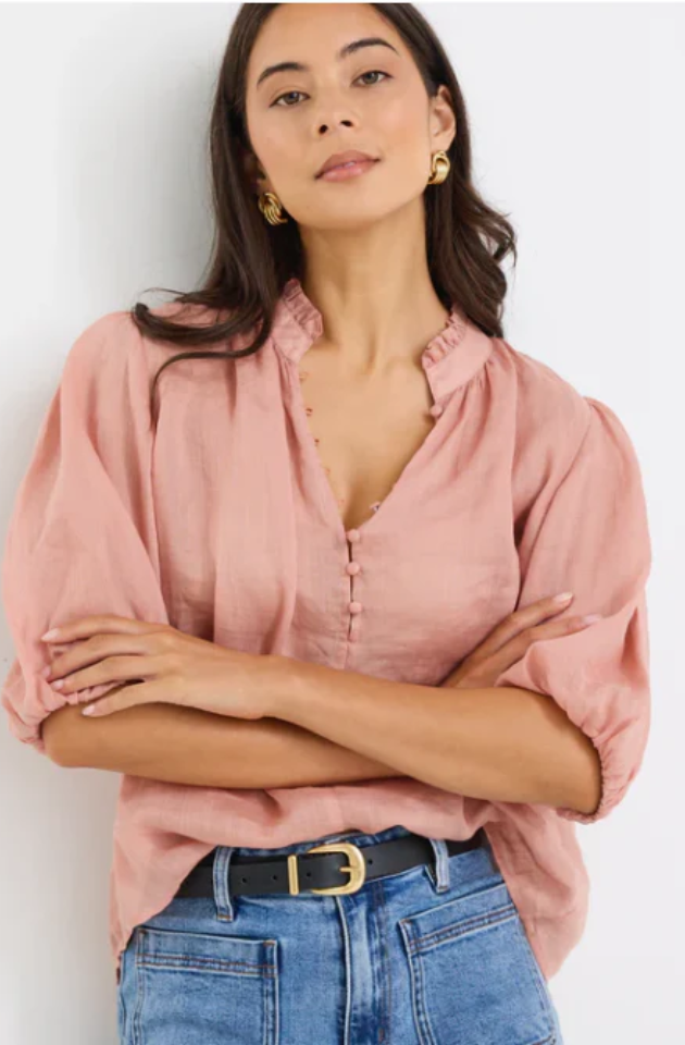 IVY & JACK CLOSURE SHORT SLEEVE TOP - BLUSH