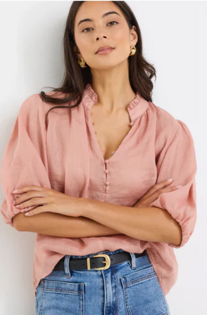 IVY & JACK CLOSURE SHORT SLEEVE TOP - BLUSH